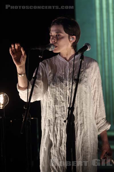 MELANIE DE BIASIO - 2014-07-20 - PARIS - Hotel de Ville - Salon des Arcades - 